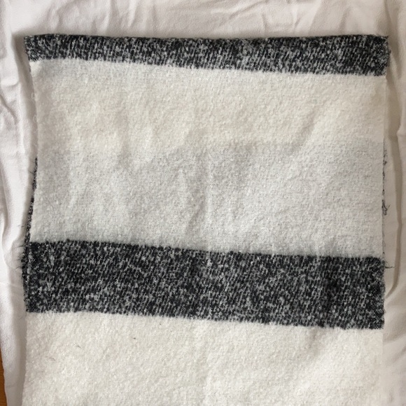 Soft scarf - Picture 2 of 2